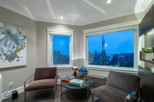 2567 Lawson Avenue, West Vancouver, BC 