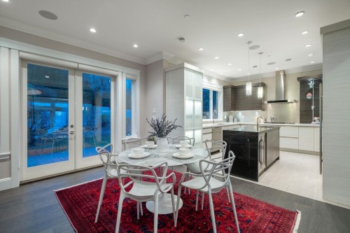 2567 Lawson Avenue, West Vancouver, BC 