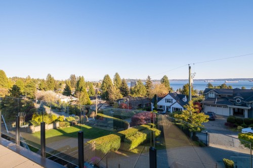 2567 Lawson Avenue, West Vancouver, BC 