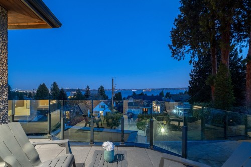 2567 Lawson Avenue, West Vancouver, BC 