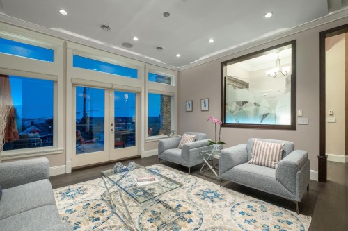 2567 Lawson Avenue, West Vancouver, BC 