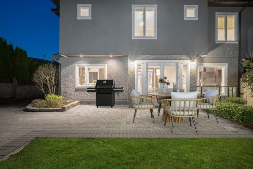 2567 Lawson Avenue, West Vancouver, BC 