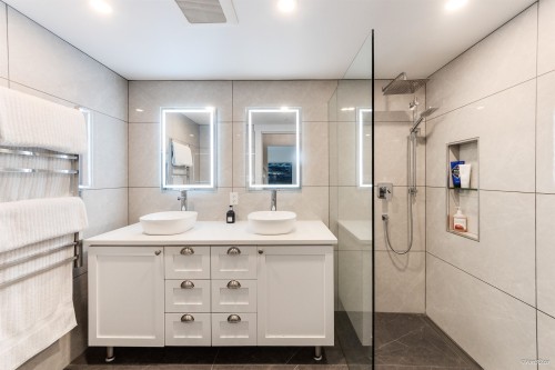 1017 8Th Avenue W, Vancouver, BC 