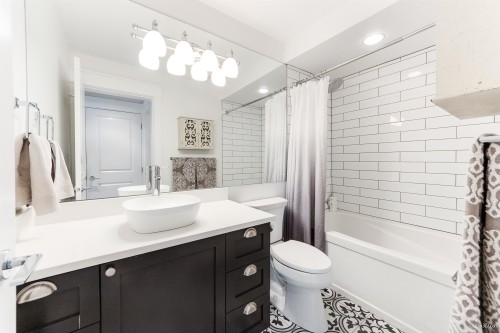 1017 8Th Avenue W, Vancouver, BC 