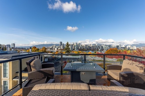 1017 8Th Avenue W, Vancouver, BC 