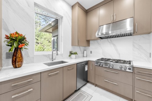 515 Ballantree Road, West Vancouver, BC 