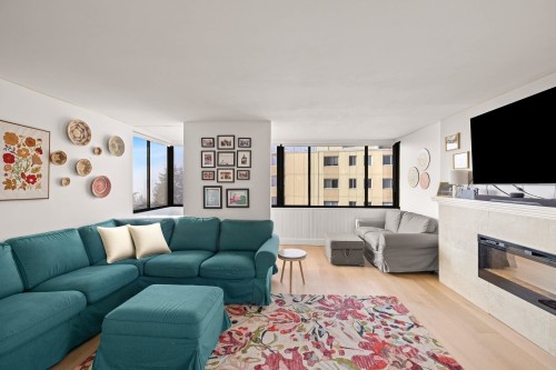 703-2167 Bellevue Avenue  West Vancouver, BC V7V 1C2