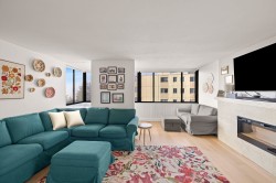 703-2167 Bellevue Avenue  West Vancouver, BC V7V 1C2