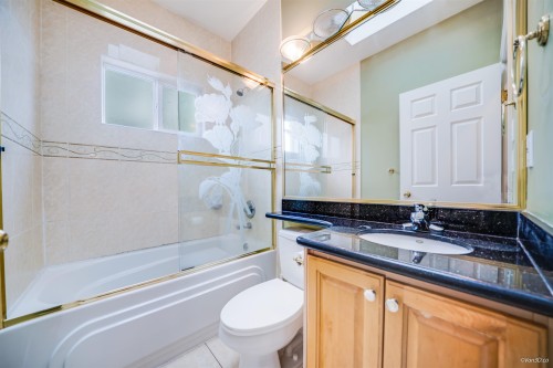 742 51St Avenue E, Vancouver, BC 