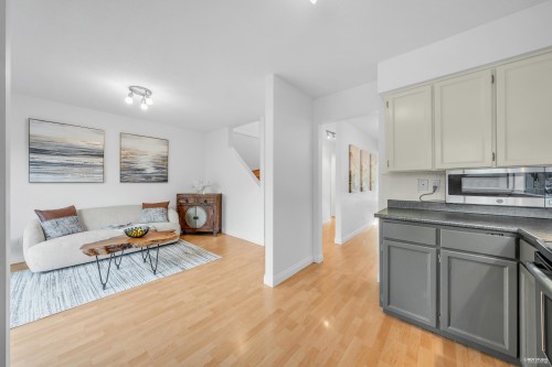 252 21St Street E, North Vancouver, BC 