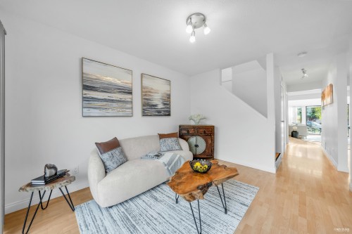 252 21St Street E, North Vancouver, BC 