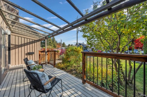252 21St Street E, North Vancouver, BC 