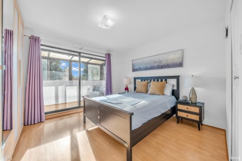 252 21St Street E, North Vancouver, BC 