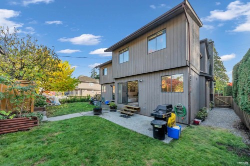 252 21St Street E, North Vancouver, BC 