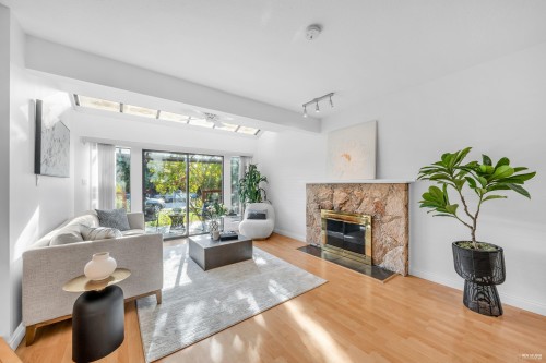 252 21St Street E, North Vancouver, BC 