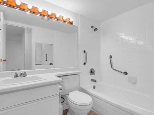 1812-2016 Fullerton Avenue, North Vancouver, BC 