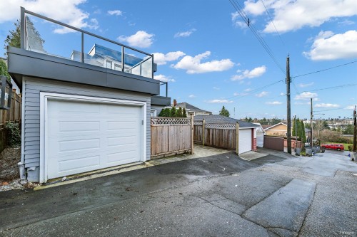 3433 Dundas Street, Vancouver, BC 