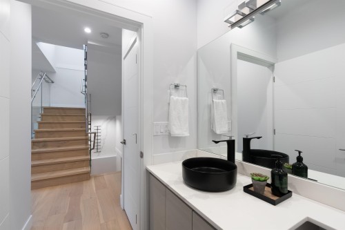 3433 Dundas Street, Vancouver, BC 