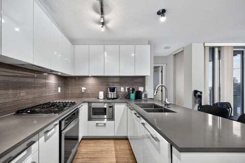 905-6658 Dow Avenue, Burnaby, BC 