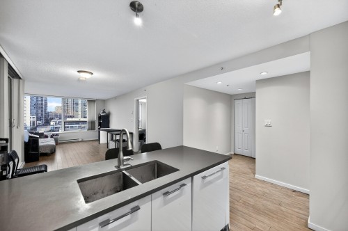 905-6658 Dow Avenue, Burnaby, BC 