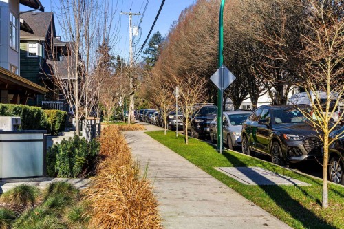 54-912 Premier Street, North Vancouver, BC 