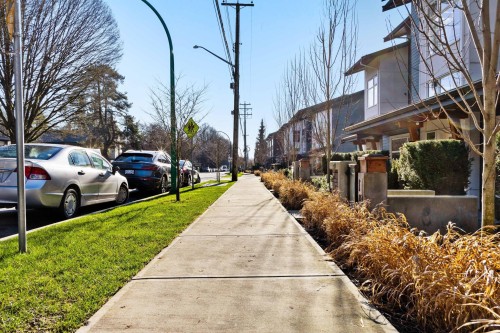 54-912 Premier Street, North Vancouver, BC 