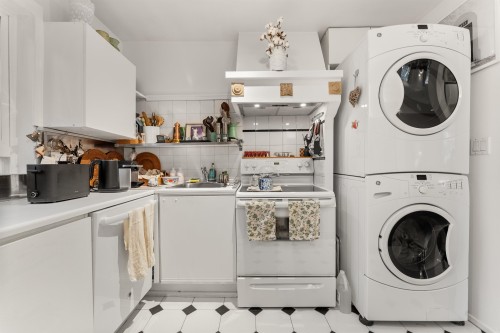 2574 Cornwall Avenue, Vancouver, BC 