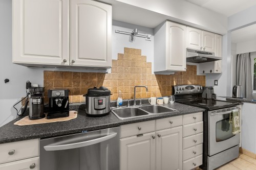 2574 Cornwall Avenue, Vancouver, BC 