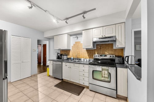 2574 Cornwall Avenue, Vancouver, BC 