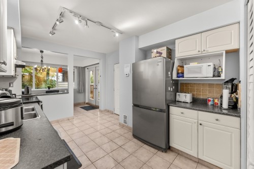 2574 Cornwall Avenue, Vancouver, BC 