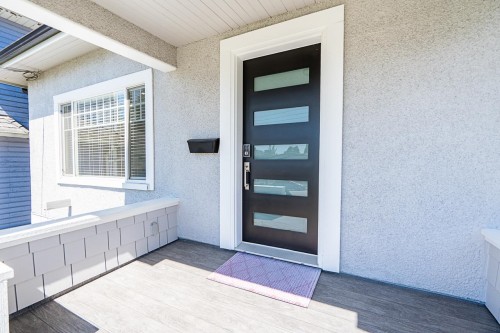 905 Edinburgh Street, New Westminster, BC 