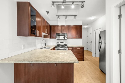 Ph8-688 17Th Avenue E, Vancouver, BC 