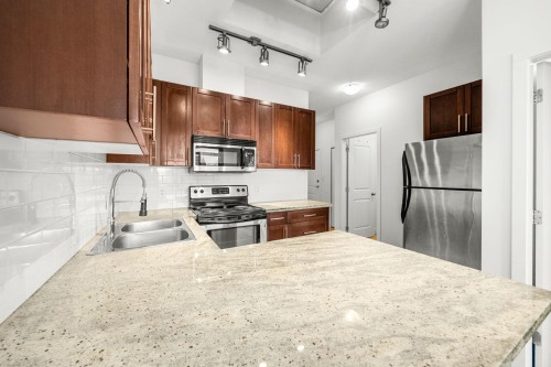 Ph8-688 17Th Avenue E, Vancouver, BC 