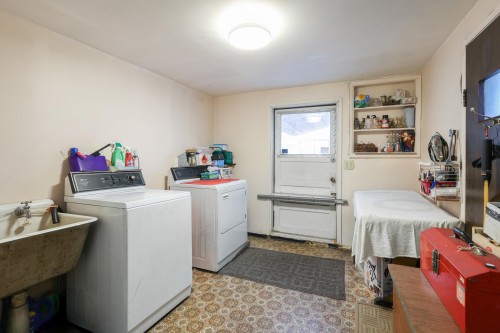 329 Pender Street E, Vancouver, BC 