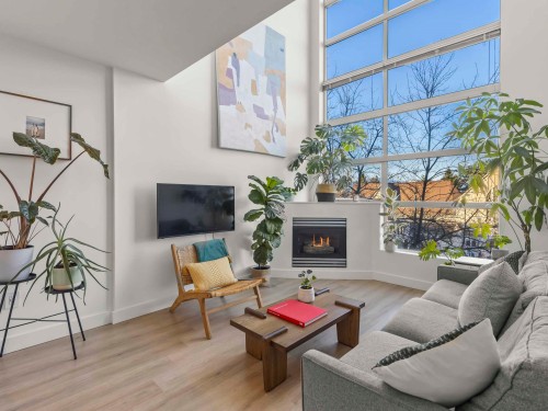 301-418 Broadway E Vancouver, BC V5T 1X2