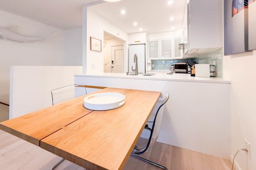 10-704 7Th Avenue W, Vancouver, BC 