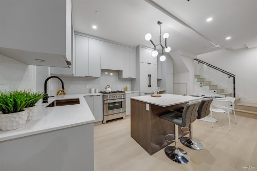 3-6730 Heather Street, Vancouver, BC 