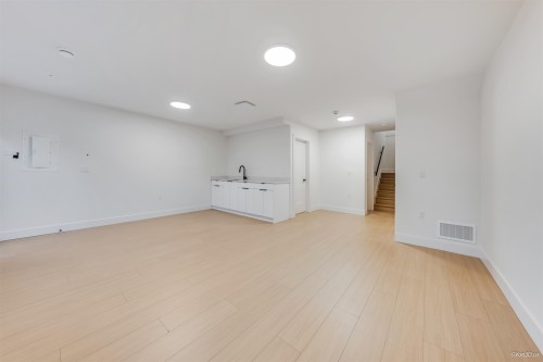 2-4211 Graveley Street, Burnaby, BC 