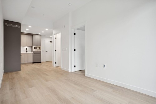 104-2268 Broadway E, Vancouver, BC 