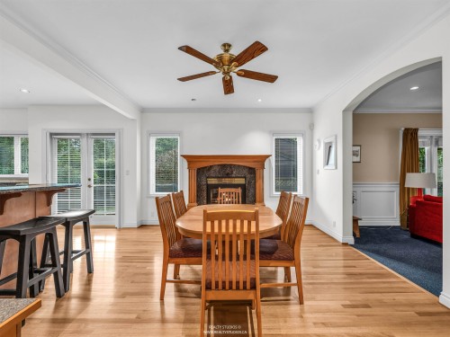 563 Esquimalt Avenue, West Vancouver, BC 