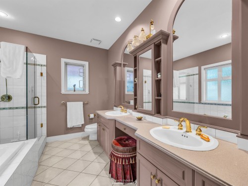 563 Esquimalt Avenue, West Vancouver, BC 