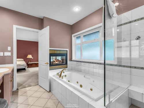 563 Esquimalt Avenue, West Vancouver, BC 