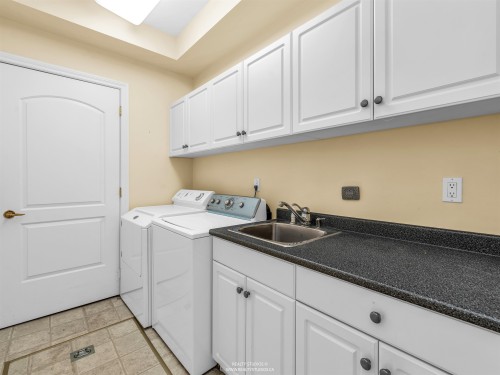 563 Esquimalt Avenue, West Vancouver, BC 