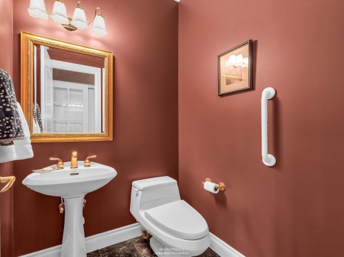 563 Esquimalt Avenue, West Vancouver, BC 