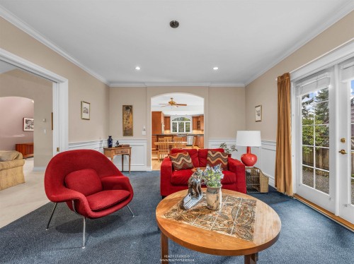 563 Esquimalt Avenue, West Vancouver, BC 