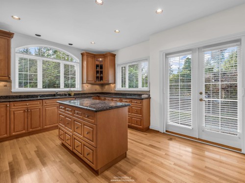 563 Esquimalt Avenue, West Vancouver, BC 