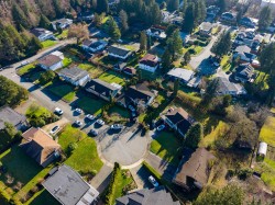 7158 Cardinal Court  Burnaby, BC V5A 1Y7