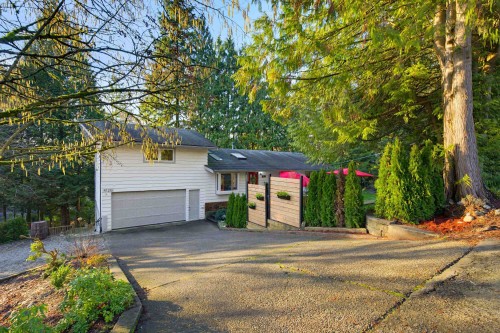 412 Elm Street  Port Moody, BC V3H 2Z4