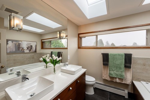 918 50B Street, Delta, BC 