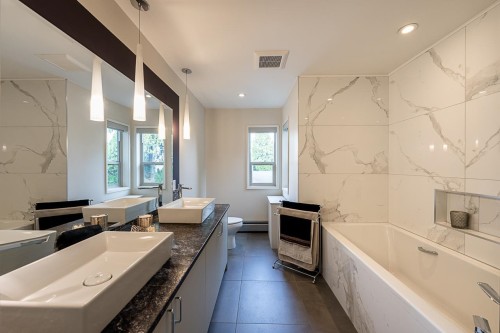 918 50B Street, Delta, BC 